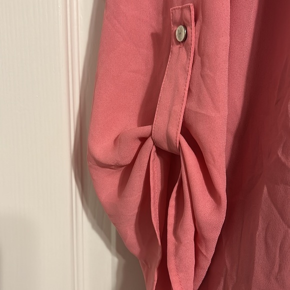 Women’s pink pullover v-neck blouse. Button- up sleeve Size XL. - Picture 2 of 2